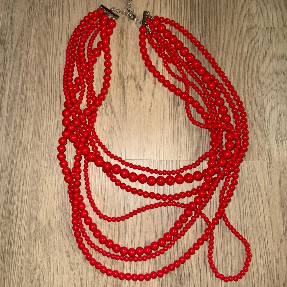 ⭐️Elegant Red Beaded Necklace⭐️‎